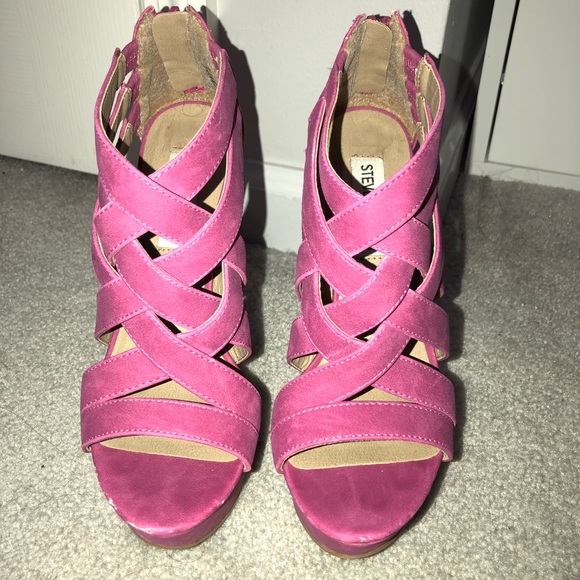 Steve Madden XCESS Strappy Wedge Sandal - Picture 6 of 6